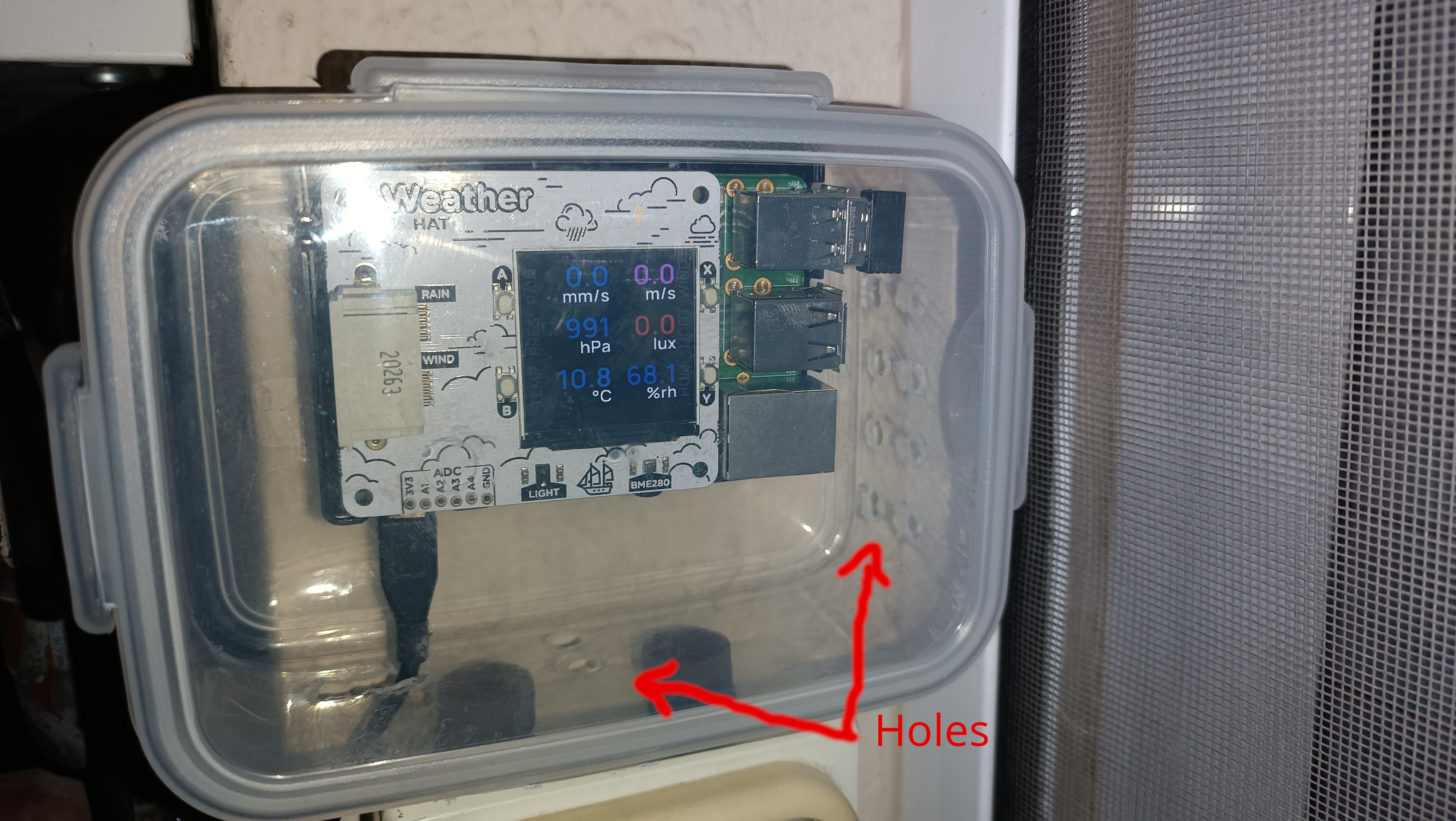 午餐盒上的孔，就是氣象站所在的地方。