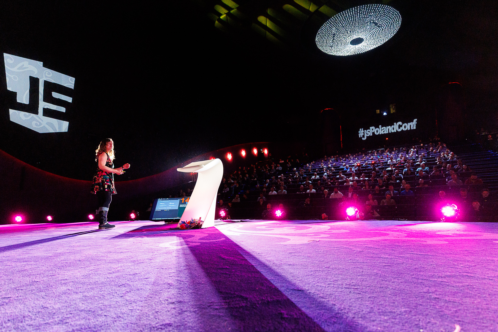 在JS波蘭會議上發言