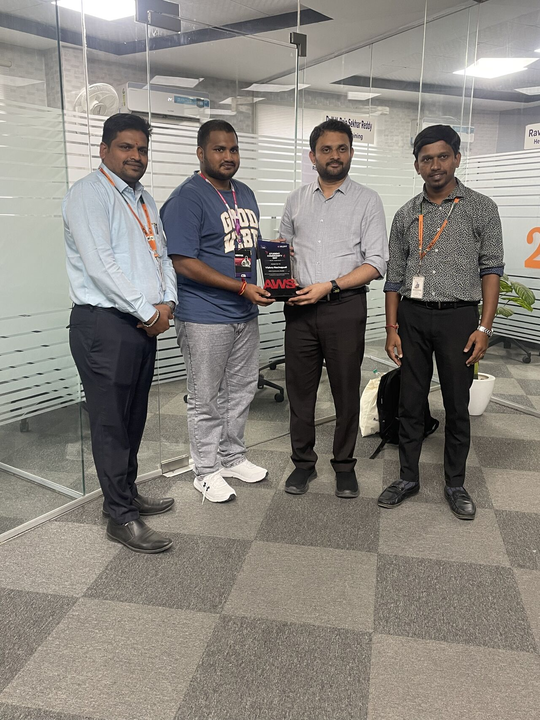 배포된 앱을 축하하는 학생들