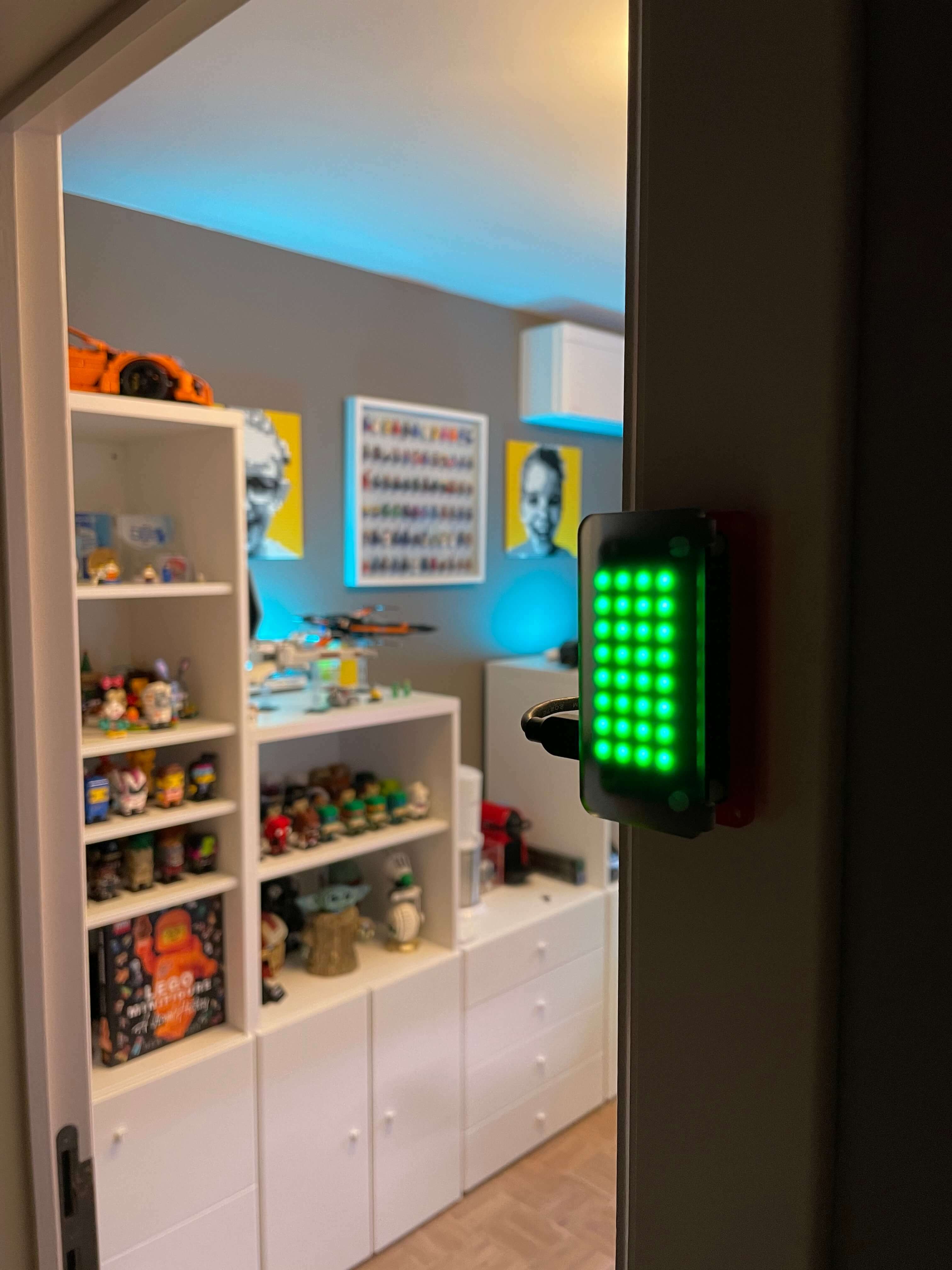 Busy light controlled by Slack presence