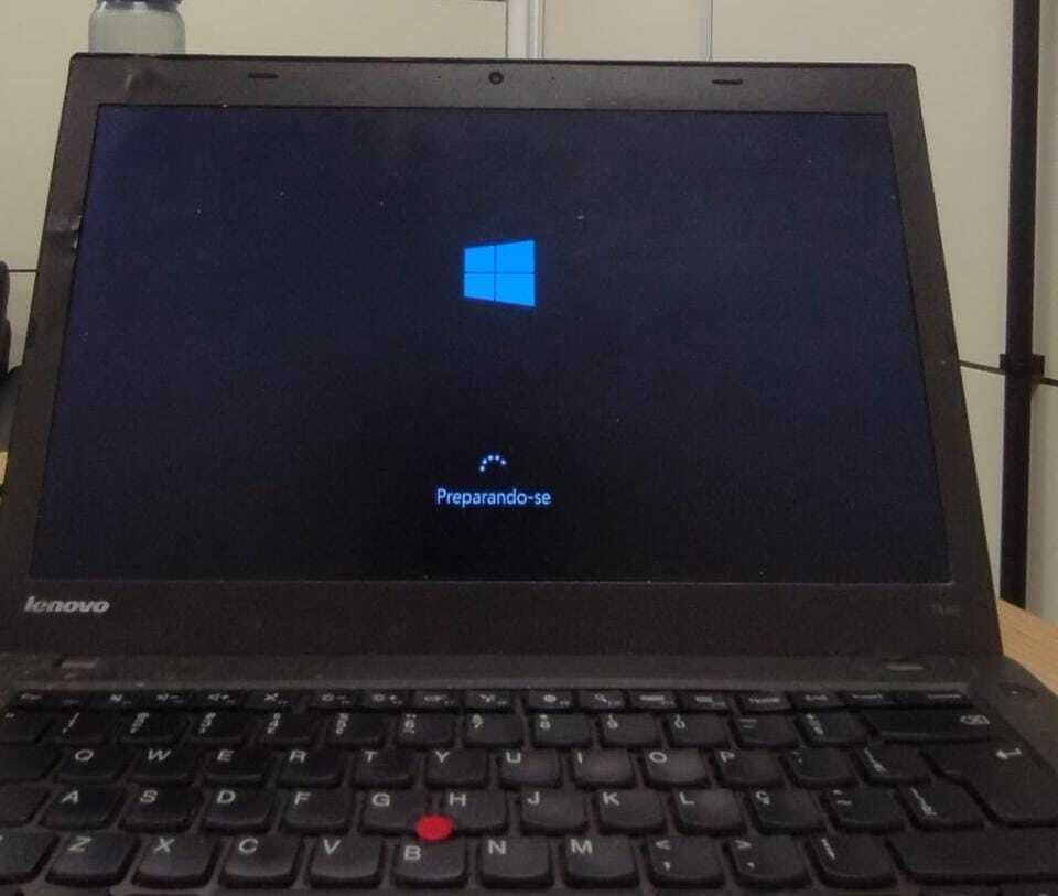 Notebook voltado a vida